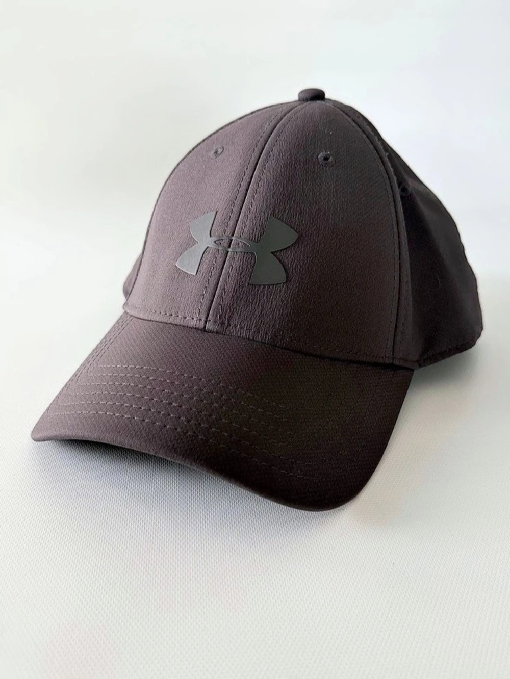 Under Armour Dark Gray Men's Baseball Cap M/L size solid Polyester Canvas